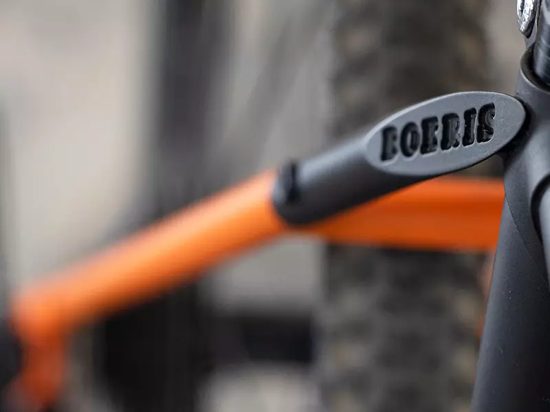 Dettaglio di una gravel serie x arancione Boeris Bikes Torino 